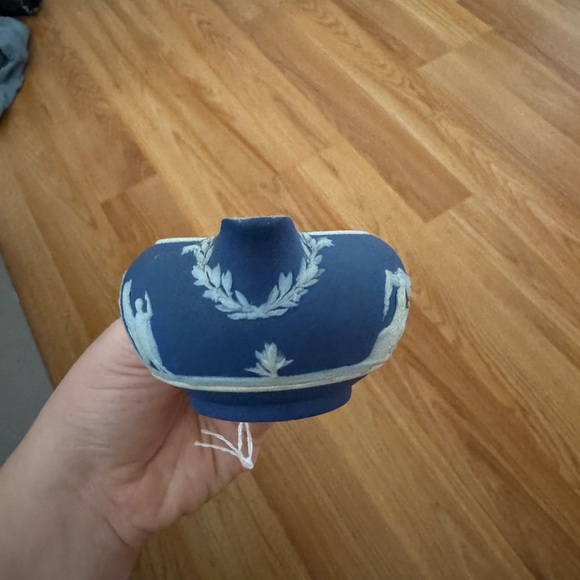 Small Antique Wedgewood - Picture 3 of 5